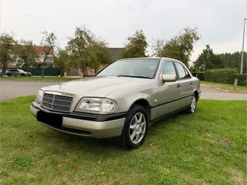 Mercedes-Benz C180 Essence