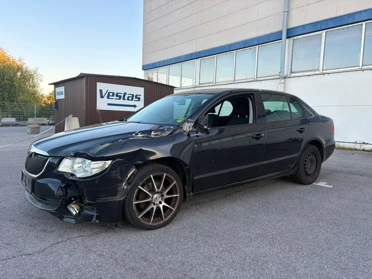 Skoda Superb 2010 photo 2