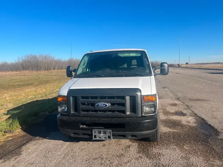 Ford Econoline 2014 photo 4