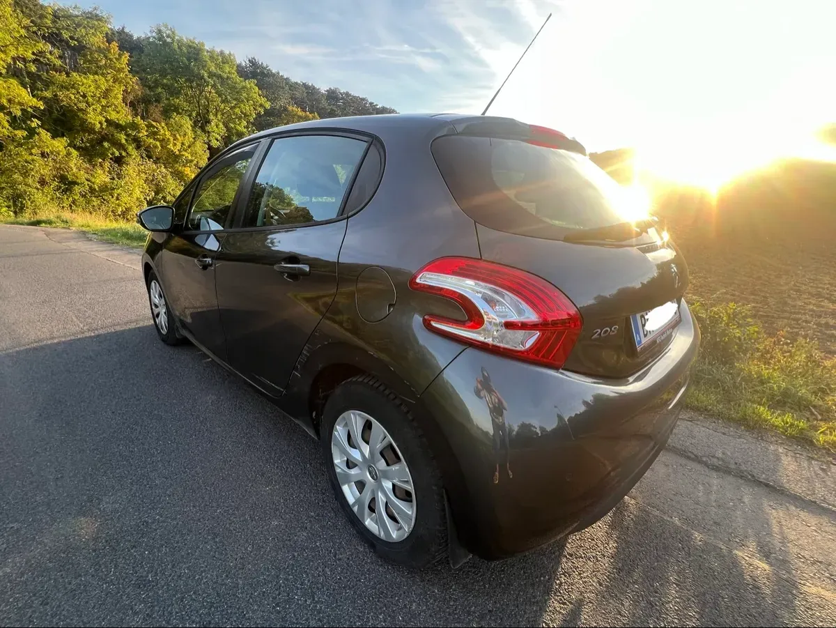 Peugeot 208 2016 photo 3