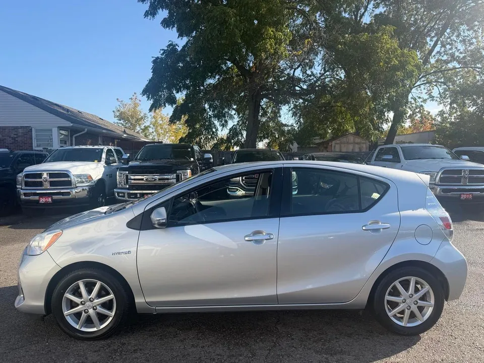 Toyota Prius C 2013 photo 4
