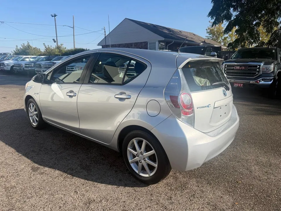 Toyota Prius C 2013 photo 5