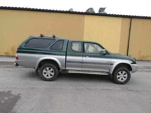 Mitsubishi L200 Club Cab 2002 photo 4
