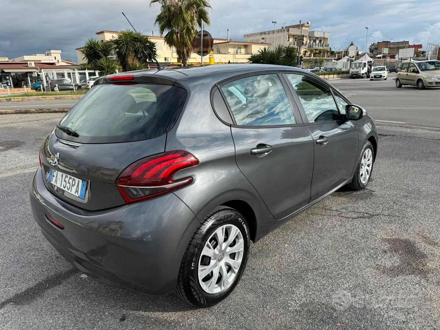 Peugeot 208 2015 photo 5