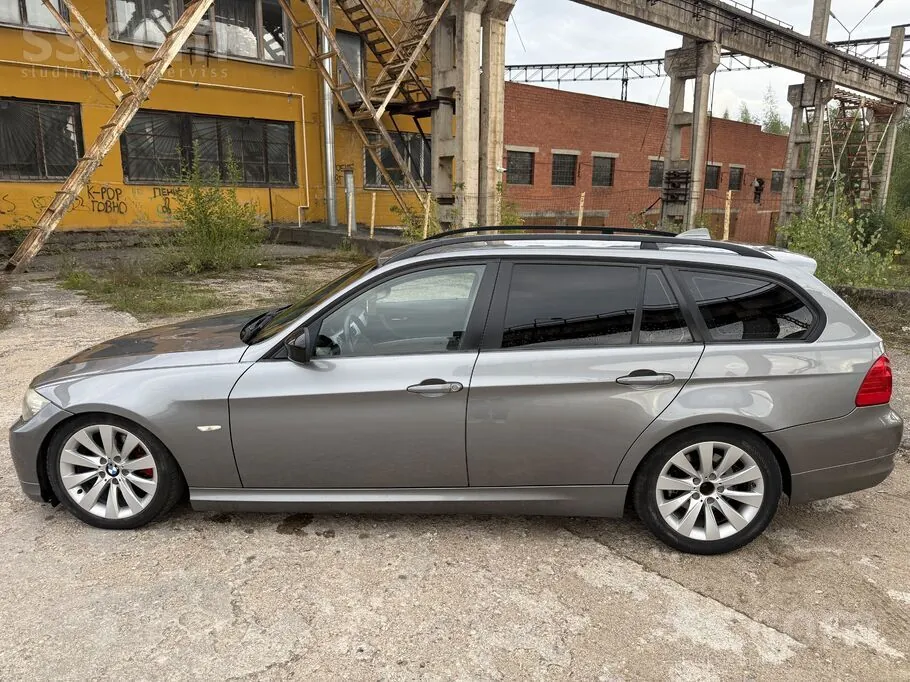 BMW 320 2010 photo 4