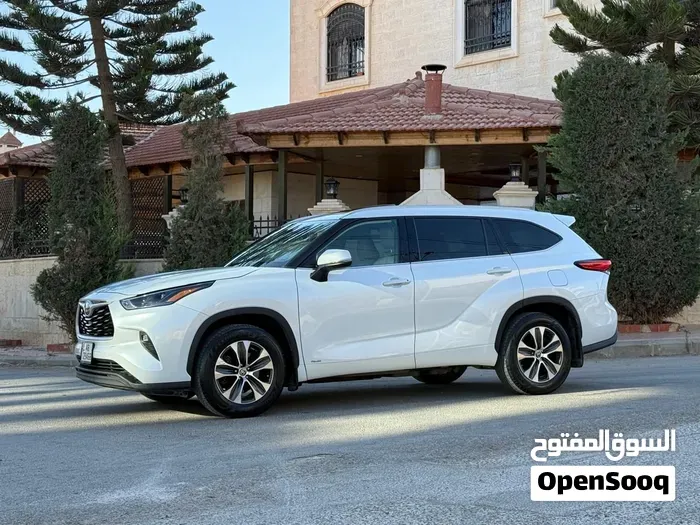Toyota Highlander 2022 photo 2