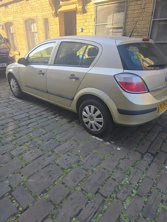 Vauxhall Astra 2004 photo 3