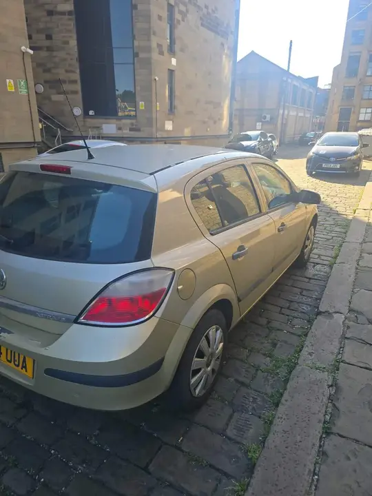 Vauxhall Astra 2004 photo 2
