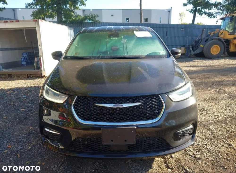 Chrysler Pacifica 2023 photo 2
