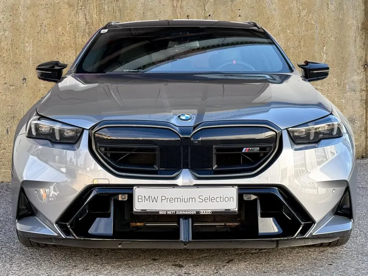 BMW 5 Series 2025 photo 2