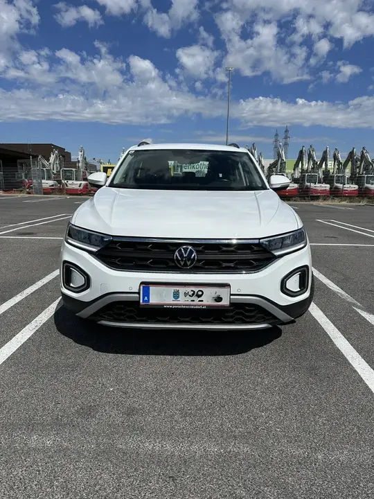 Volkswagen T-Roc 2023 photo 2