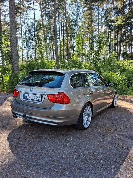 BMW 330D 2011 photo 2
