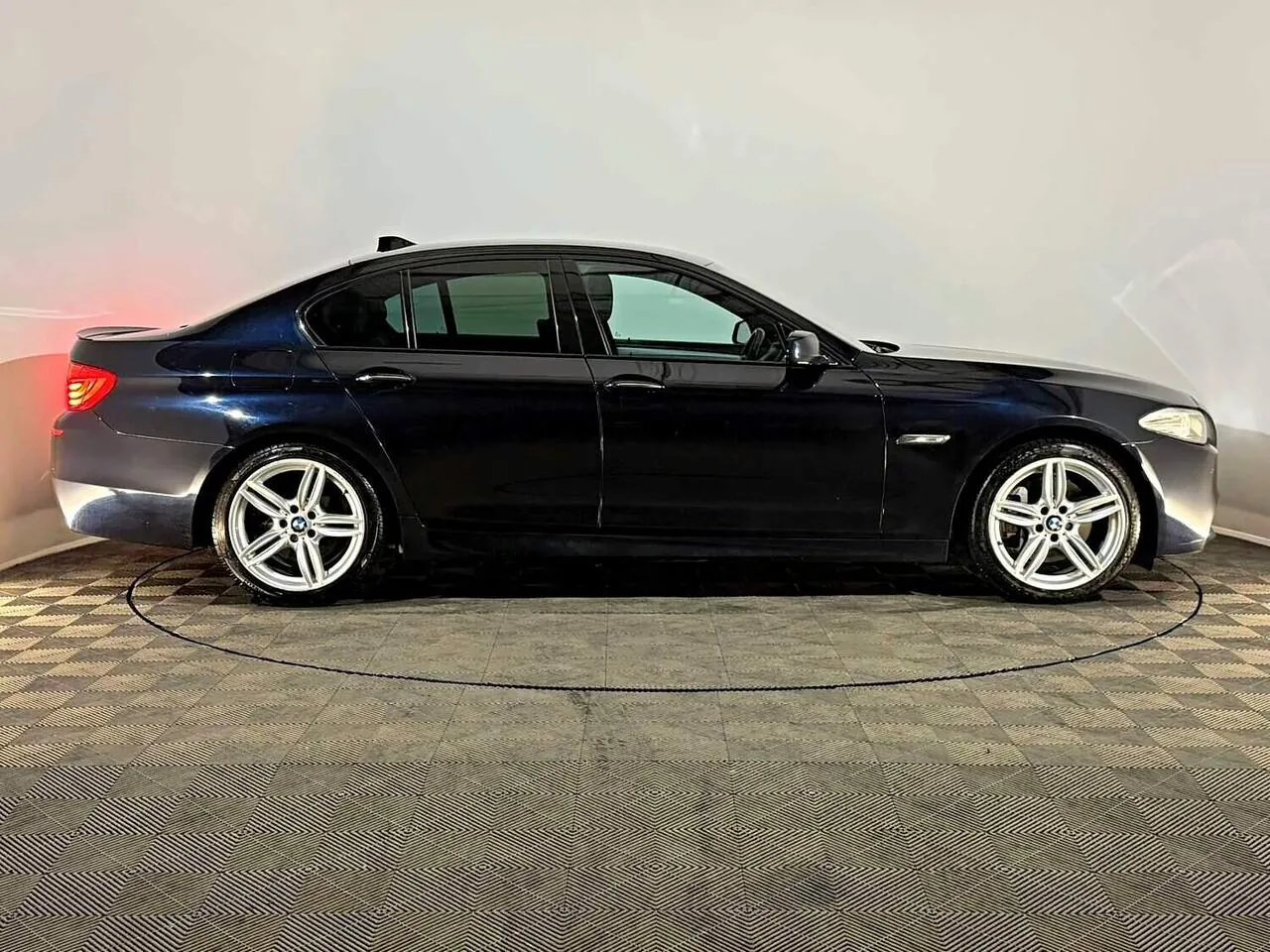 BMW 5 Series 2011 photo 5