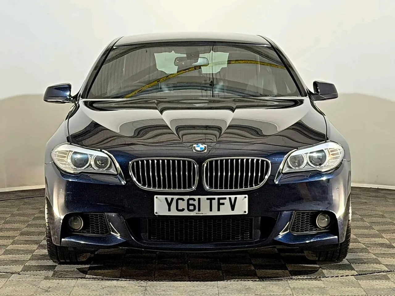 BMW 5 Series 2011 photo 3