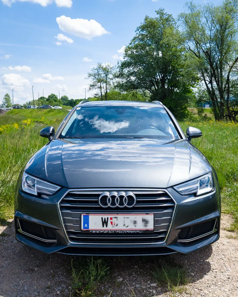 Audi A4 2018 photo 2