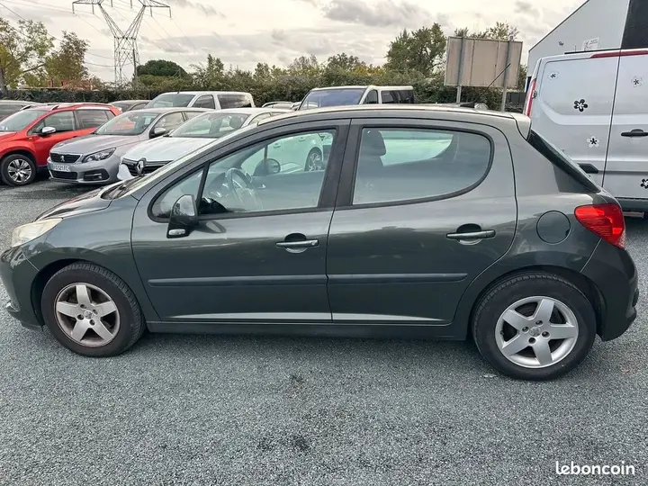 Peugeot 207 2008 photo 2