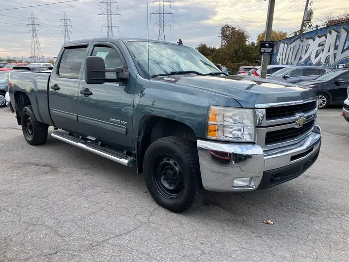 Chevrolet Silverado 2500 2010 photo 3
