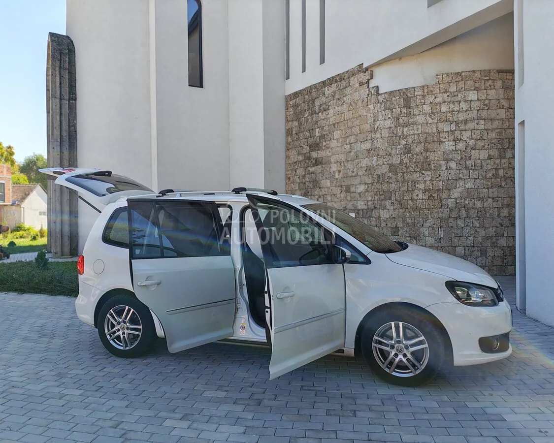Volkswagen Touran 2011 photo 4