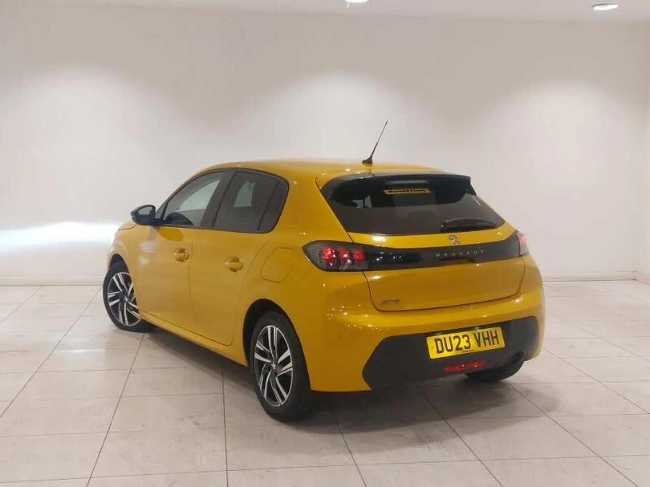 Peugeot 208 2023 photo 2