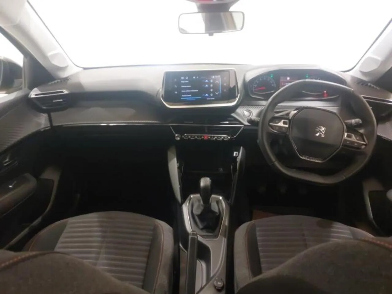 Peugeot 208 2023 photo 3