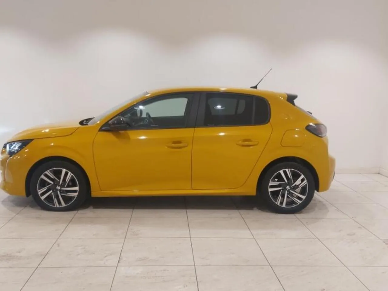 Peugeot 208 2023 photo 4