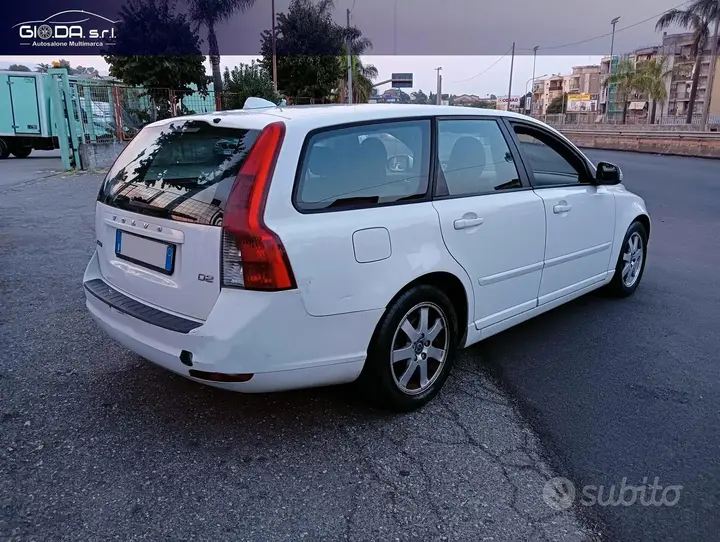 Volvo V50 2011 photo 4