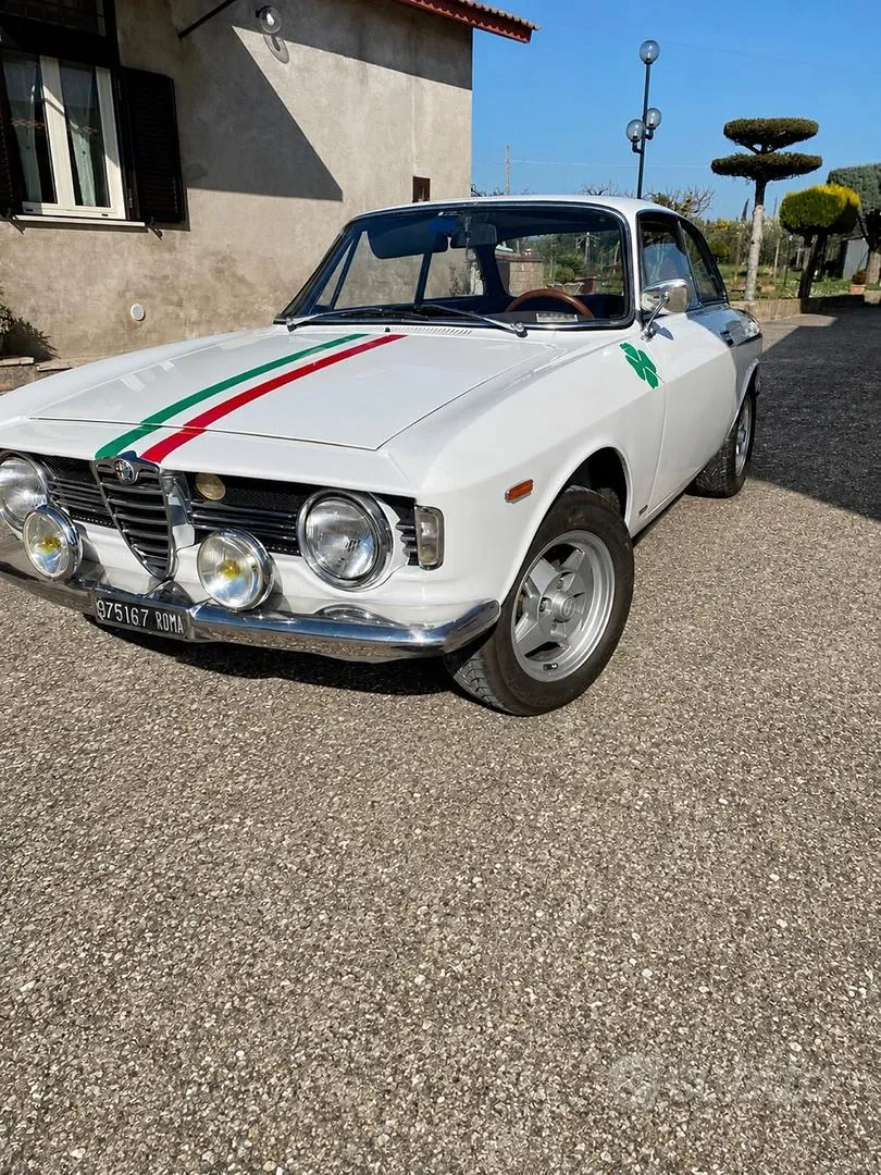 Alfa Romeo Giulia Sprint Gt Veloce 1966 photo 2