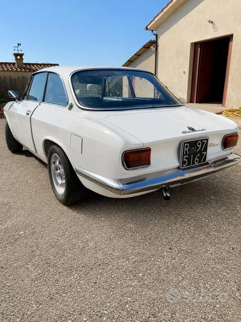 Alfa Romeo Giulia Sprint Gt Veloce 1966 photo 4