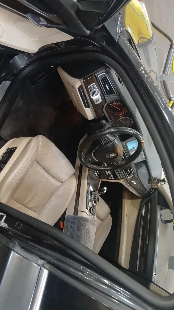 BMW 7 Series 2010 photo 3