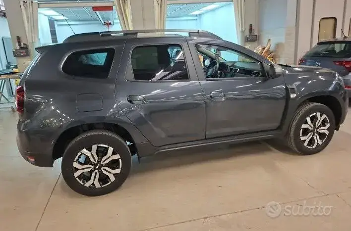 Dacia Duster 2023 photo 2