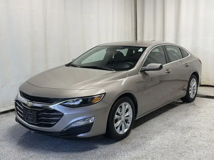 Chevrolet Malibu 2023 photo 2