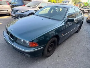 BMW 523I