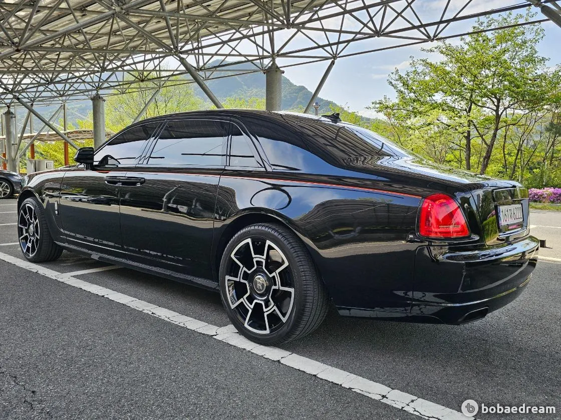 Rolls-Royce Ghost 2013 photo 2