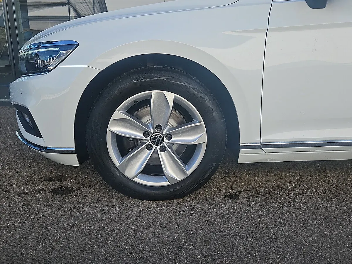 Volkswagen Passat 2022 photo 2