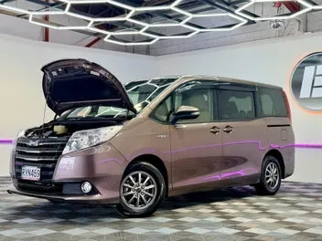Toyota Noah 2014 photo 4
