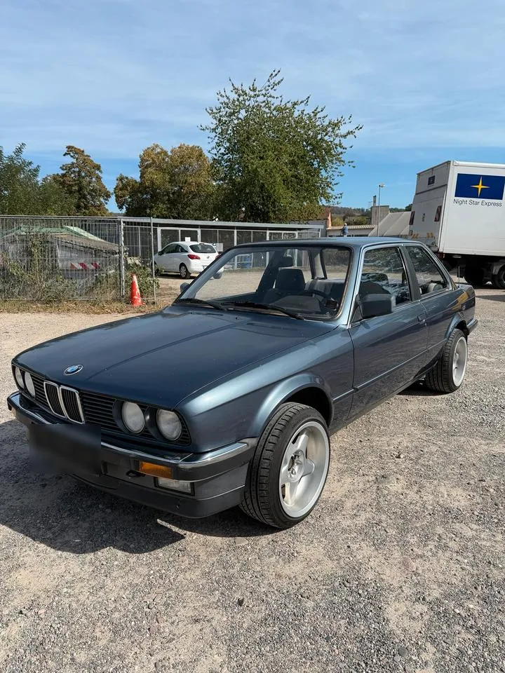 BMW E30