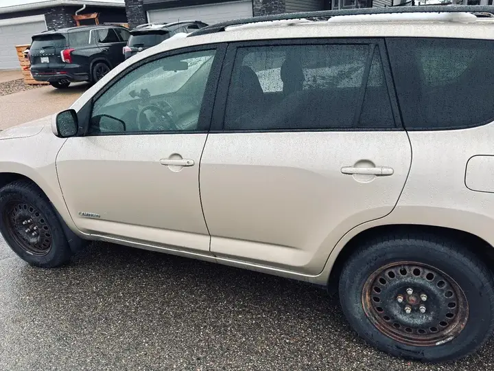 Toyota Rav4 2008 photo 2