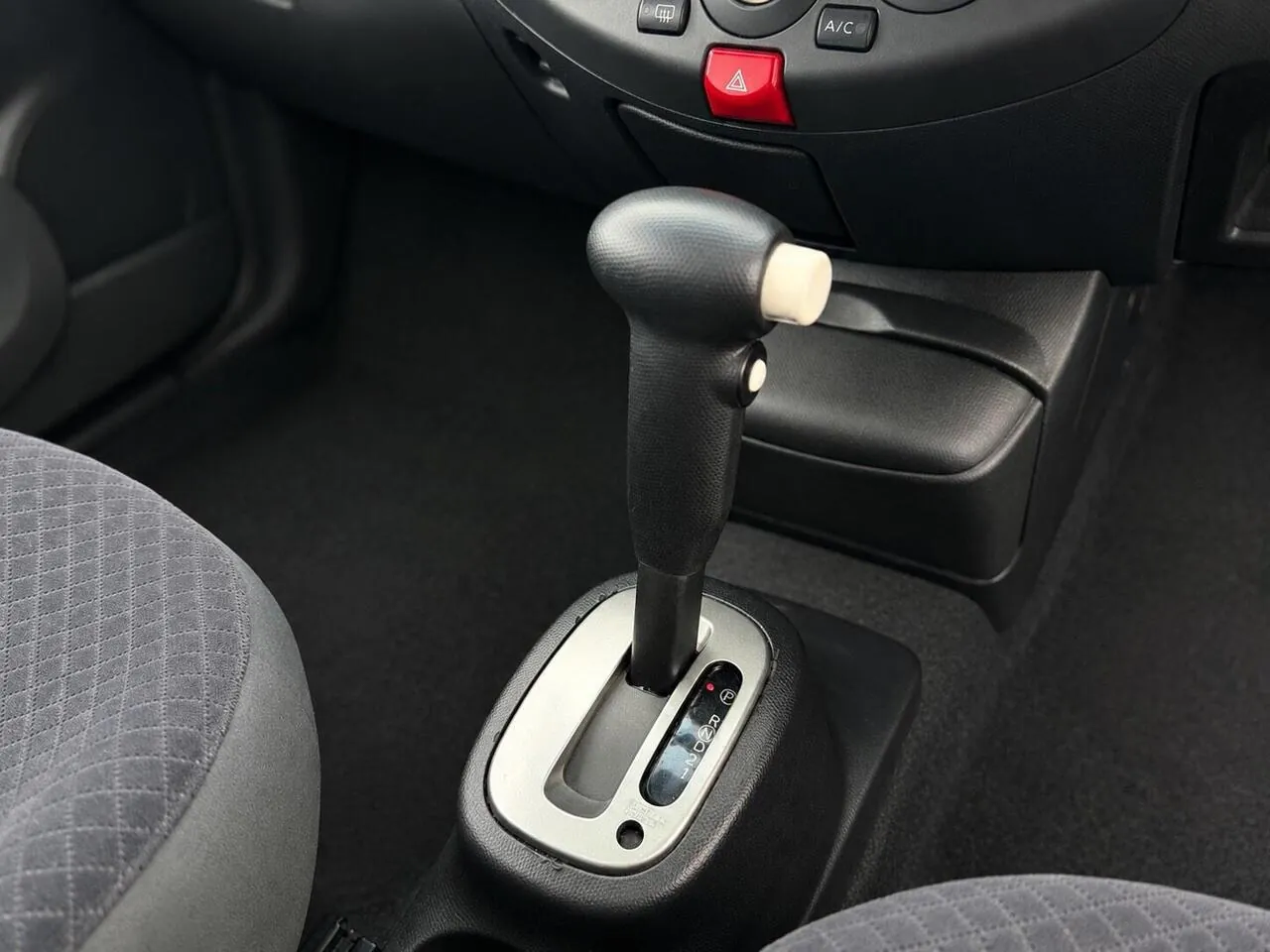 Nissan Micra 2004 photo 3