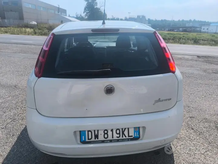 Fiat Grande Punto 2009 photo 2