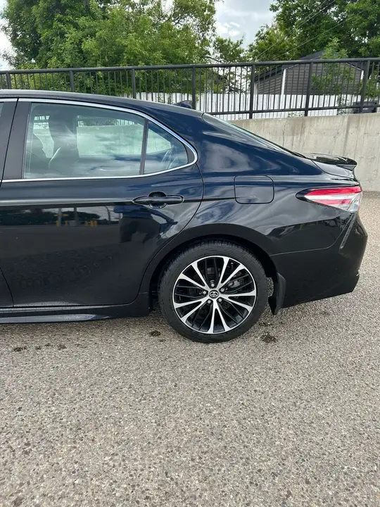 Toyota Camry 2018 photo 2