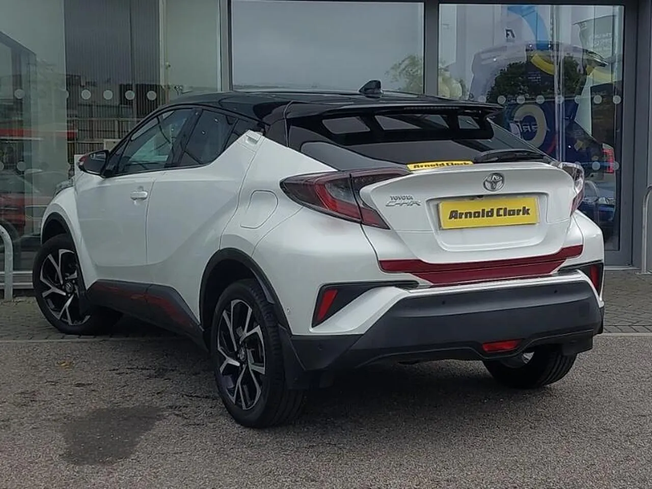Toyota C-Hr 2018 photo 2