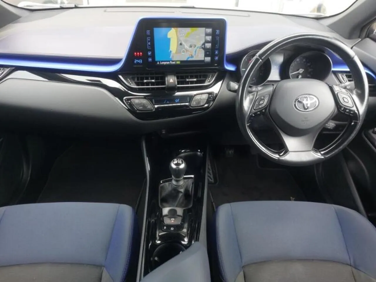 Toyota C-Hr 2018 photo 3