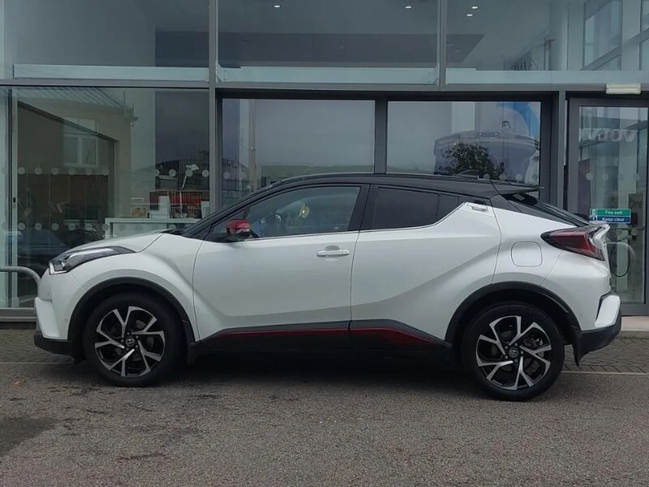 Toyota C-Hr 2018 photo 4