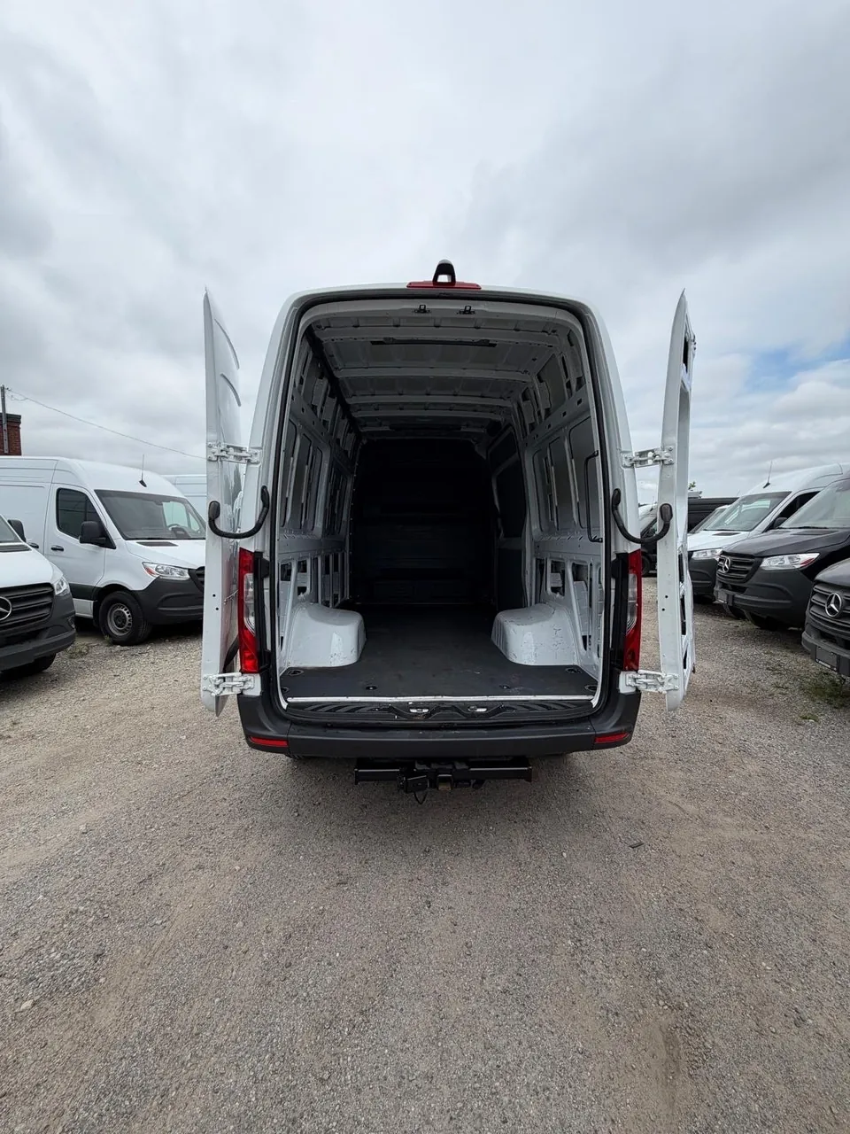 Mercedes-Benz Sprinter Van 2021 photo 4