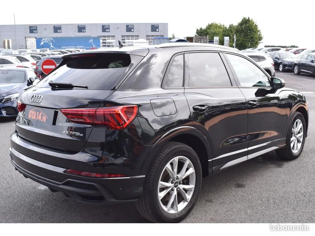 Audi Q3 2022 photo 2