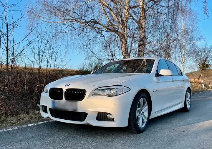 BMW 523I