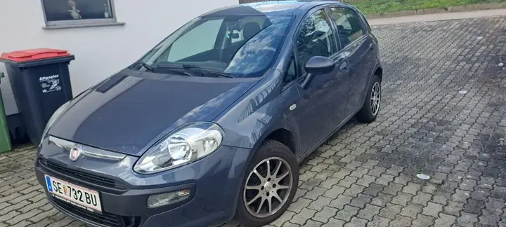 Fiat Punto 2010 photo 2