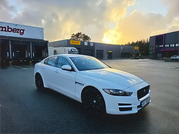 Jaguar Xe