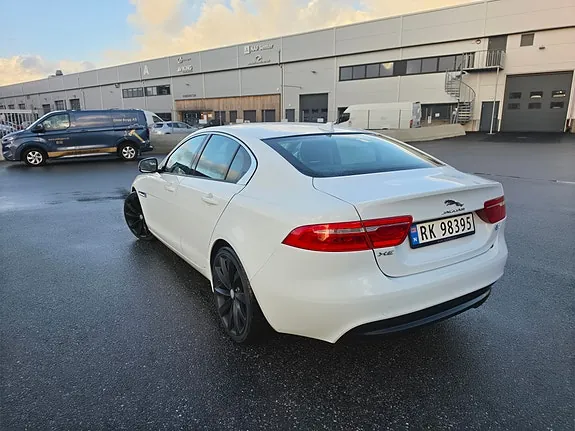 Jaguar Xe 2016 photo 5