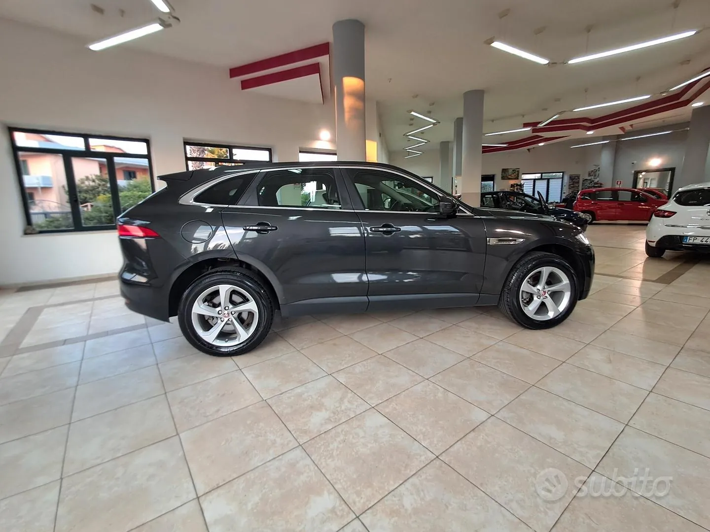 Jaguar F-Pace 2018 photo 3